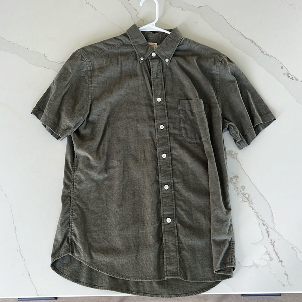 Faherty short sleeve button down size medium (dark green)
